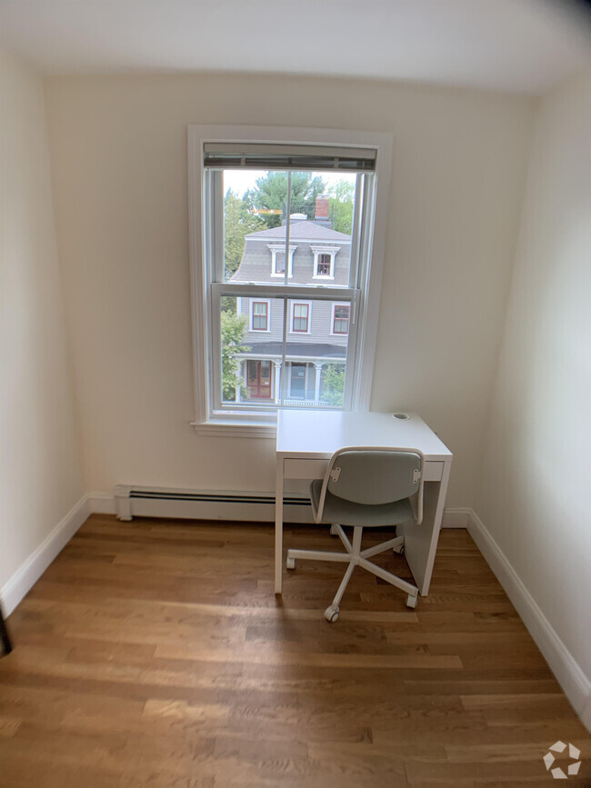 Building Photo - 4 Brewer St Rental