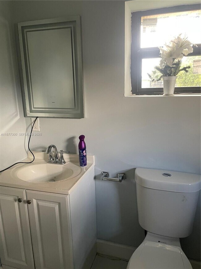 Photo - 2785 NW 59th St Unidad 2