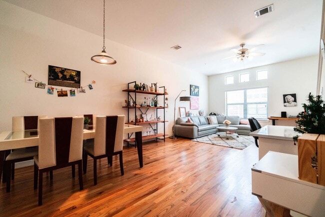 Photo - 2710 Hullsmith Dr Unidad 1103