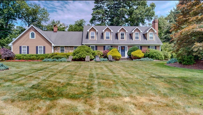 Building Photo - Beautiful Colonial Cape with Fireplace, De... Rental