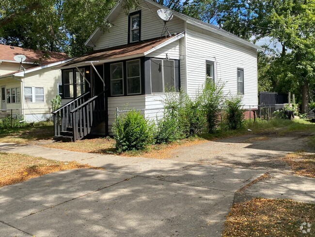 Building Photo - Northside 2 Bedroom Bungalow Rental