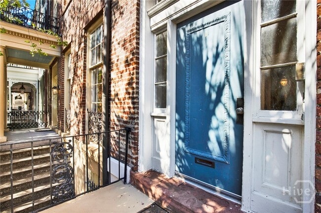 Photo - 32 E Taylor St