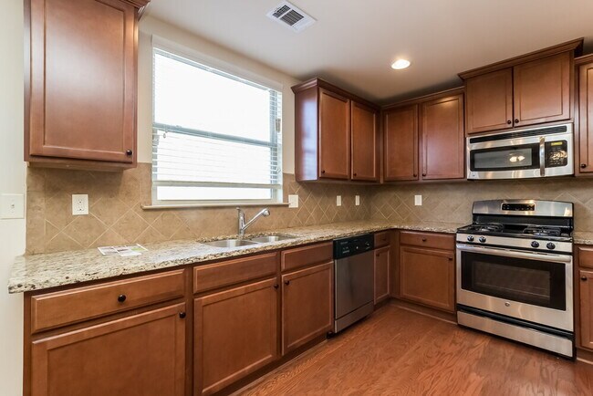 Photo - 500 Ballyshannon Dr