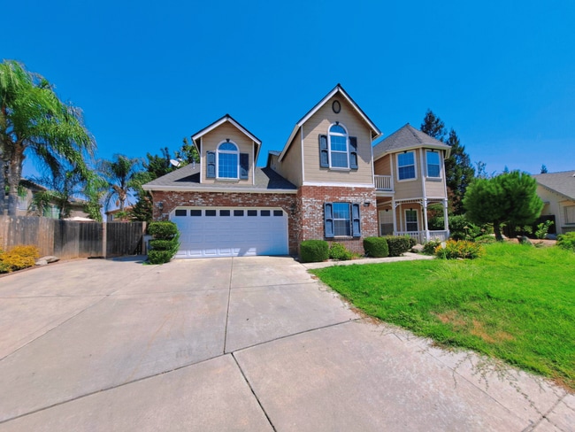 Photo - Elegant 4 Bedroom Home w/ Upstairs Loft Mo...