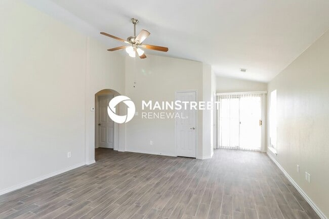 Photo - 3 Bedroom Pet-Friendly Home in Fort Worth, TX with Main Street Renewal