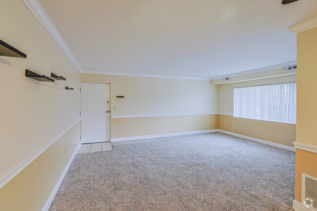 1BR, 1BA - 700SF - Living Room