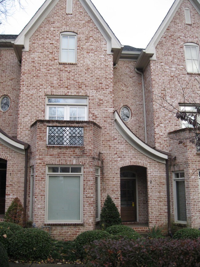 European-Style Townhouse - 3189 Parthenon Ave Rental