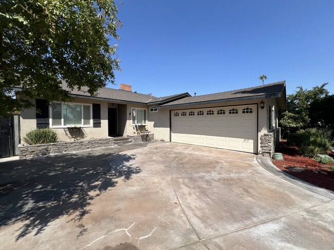 Photo - 2539 Drake St Casa