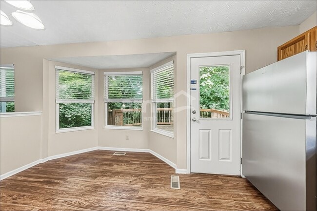 Photo - 3905 Little Creek Dr