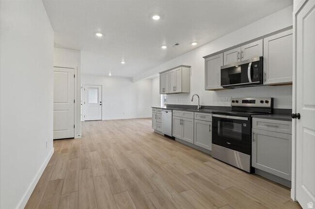 Photo - 1538 E Livi Ln