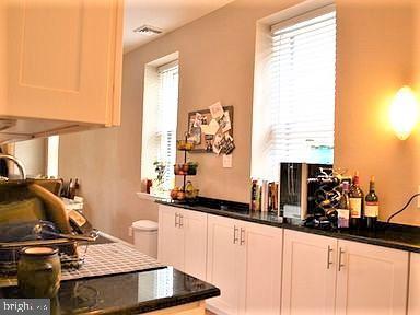 Photo - 300 Lombard St