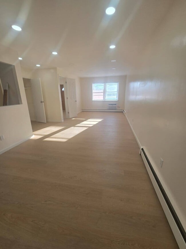 Photo - 1-80 Beach 118th St