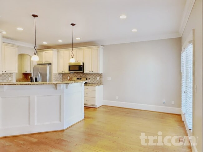 Photo - 415 Stranraer Ct