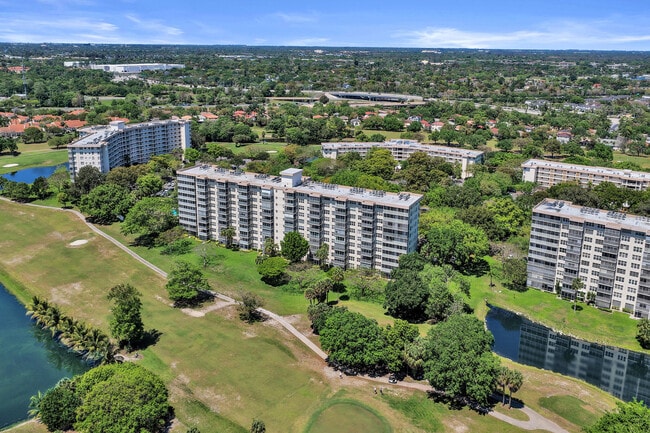 Photo - 3520 Oaks Way Unidad 1010