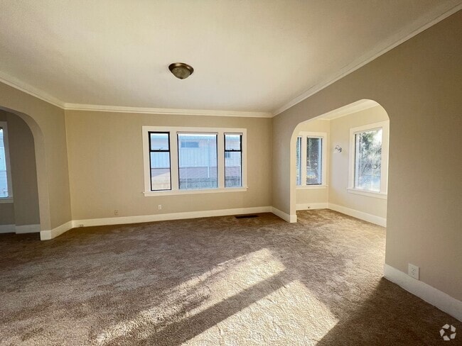 Building Photo - Magnolia - Large 3 BDRM/1 BATH Home - Now ...