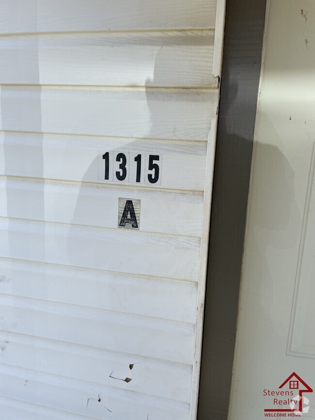 Building Photo - 1315 SW E Ave Unit A Rental