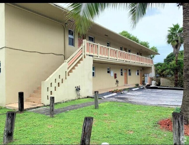 Building Photo - 1500 SW 5th Pl Unit A Rental