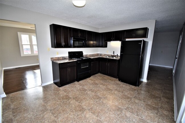 Photo - 3 Bedroom Dog Friendly Home For Rent!