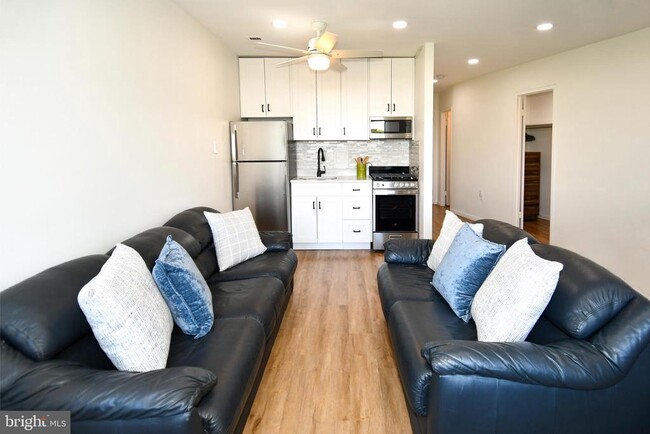 Building Photo - 10201 Grosvenor Pl Unit 1702
