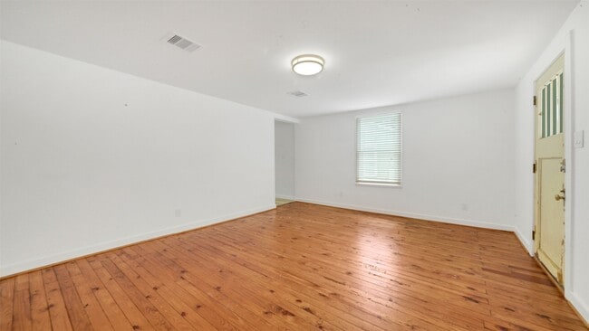 Photo - 129 E 31st 1/2 St