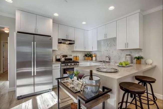 Photo - 1163 N Poinsettia Pl