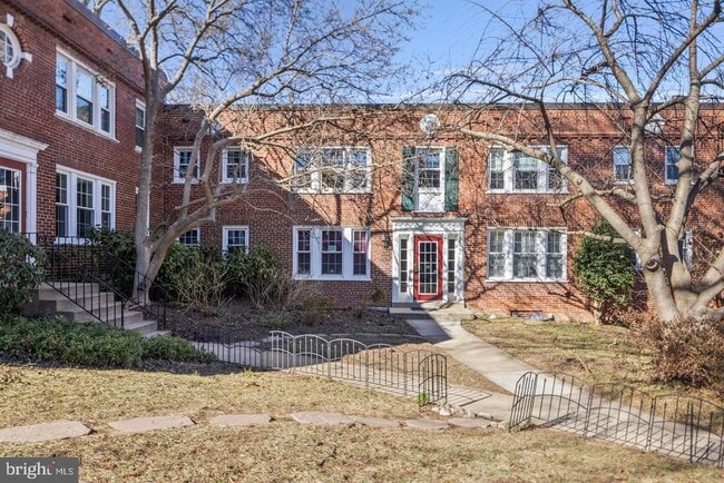 Building Photo - 1902 N Rhodes St Unit 66