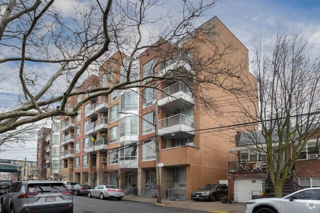 71 Village Rd N - Village Terrace Condominiums