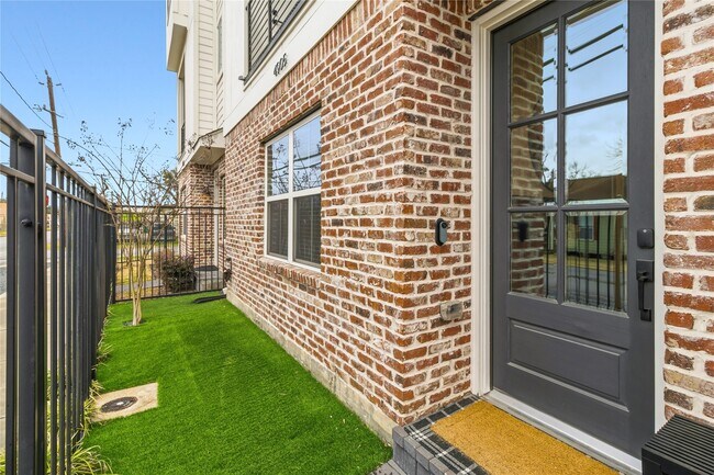 Photo - 4905 Avenue J