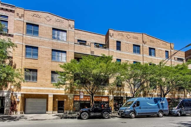 Building Photo - 2040 W Belmont Ave Unit 304 Rental