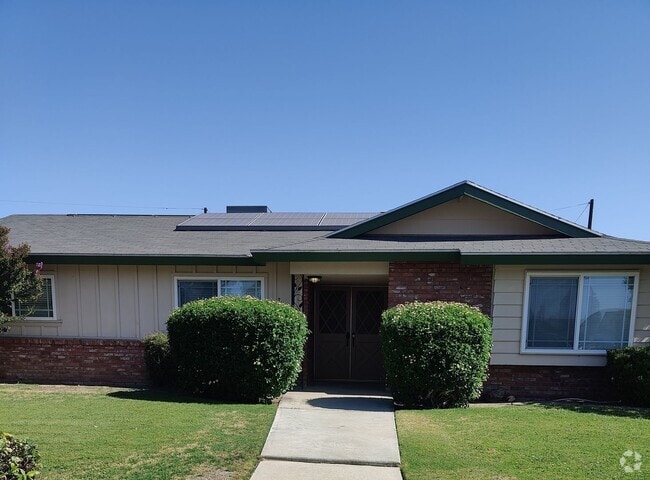 Building Photo - 3 bedroom 2 bath home with Solar