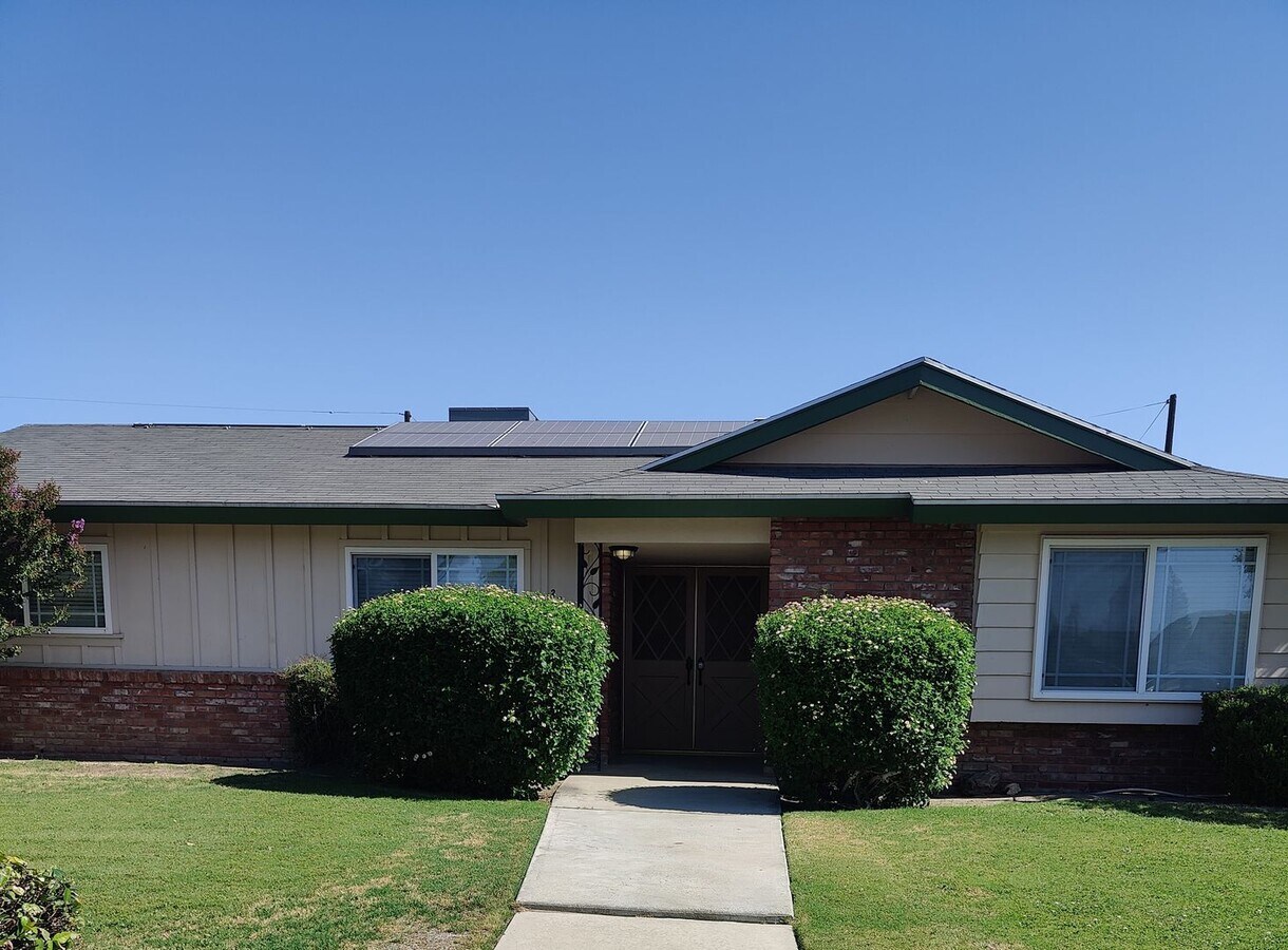 3 bedroom 2 bath home with Solar - 3 bedroom 2 bath home with Solar