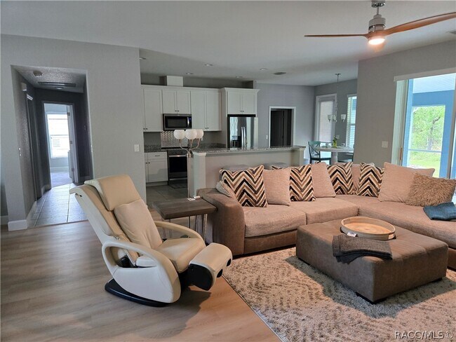 Photo - 13 Whitewood Ct