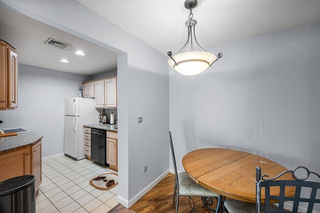 Photo - 42 Loomis St Unidad 217