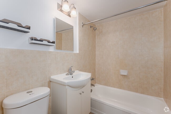 1BR, 1BA - 481SF - Bathroom