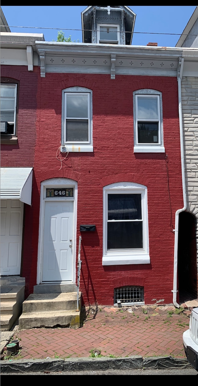 Building Photo - 646 Birch St Rental