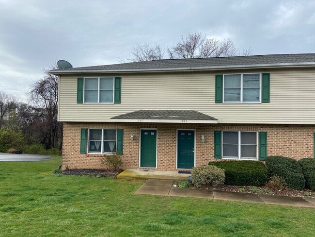 Building Photo - End Unit Townhome w/ Central A/C