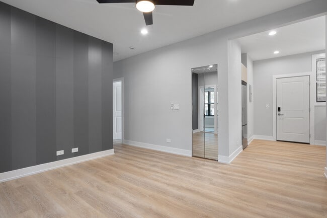 Photo - 6931 N Lakewood Ave Unit 3