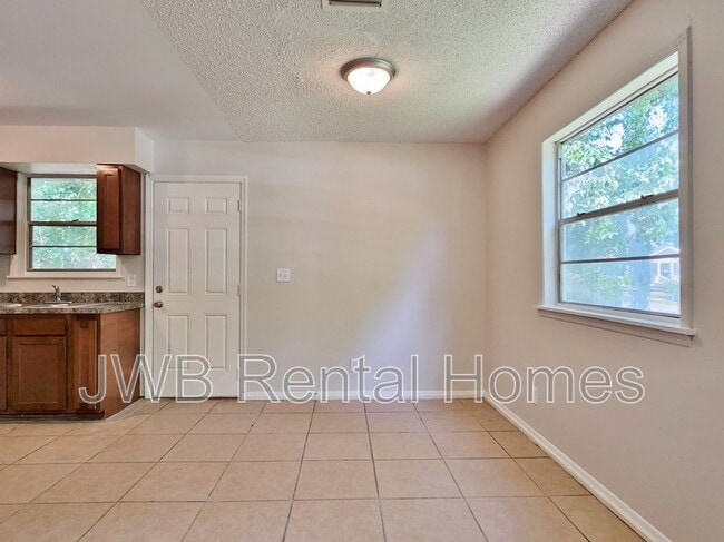 Photo - 3152 Thomas St