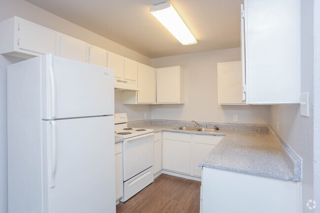 2BR, 2BA - 824SF - B3