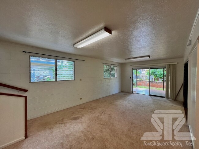 Photo - Two Story Home Diamond Head / Kapahulu