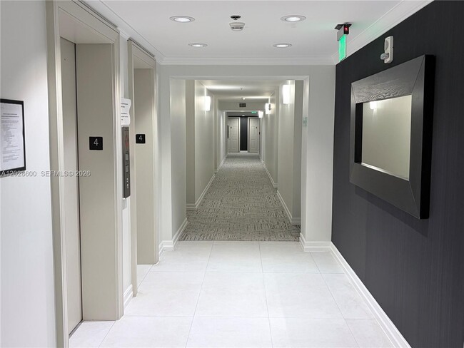 Building Photo - 2665 SW 37th Ave Unit 405