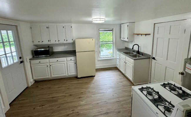 Photo - 72 Maple St Apartment Unit 3