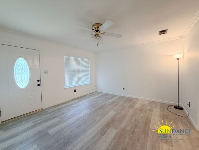 Photo - Beautifully Updated 3 Bedroom Home in Mary Esther, near Highway 98!