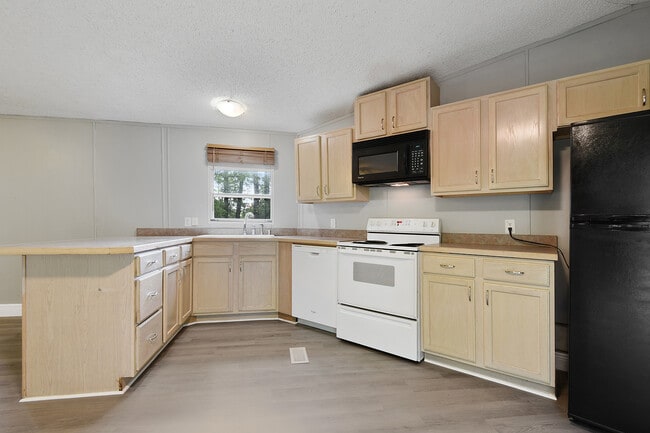 Photo - 20356 S I - 12 Service Rd