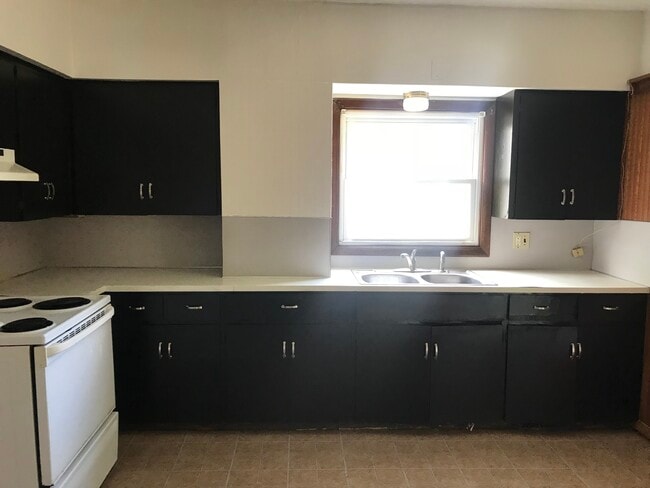 Kitchen2 - 208 W 14th St Unit #4