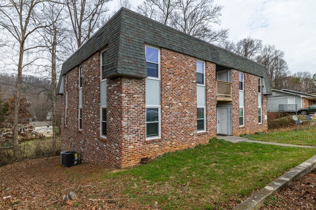 2817 Colt Dr NE
