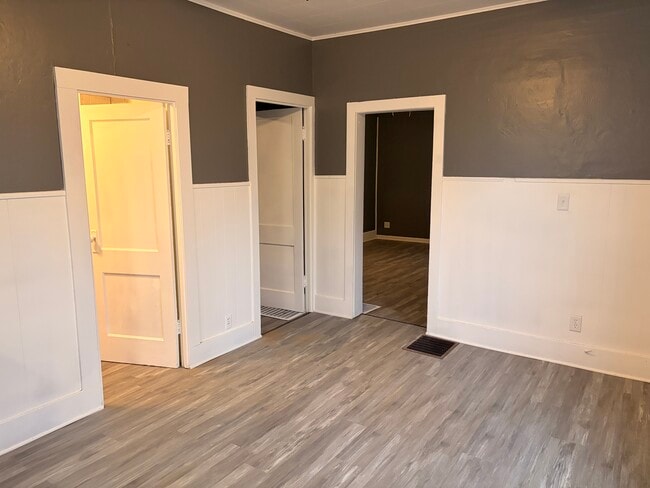 Photo - 852 Maple Ave