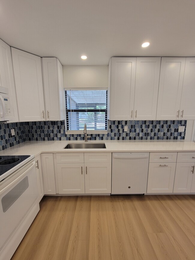 Building Photo - 10254 Pennsylvania Ave Rental