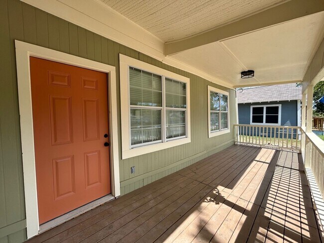 Photo - Newly Remodeled 3bed/2bath house for rent!