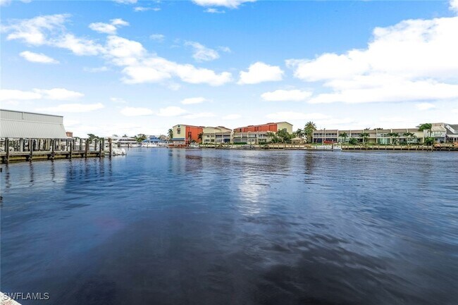 Building Photo - 1100 8th Ave S Unit H227